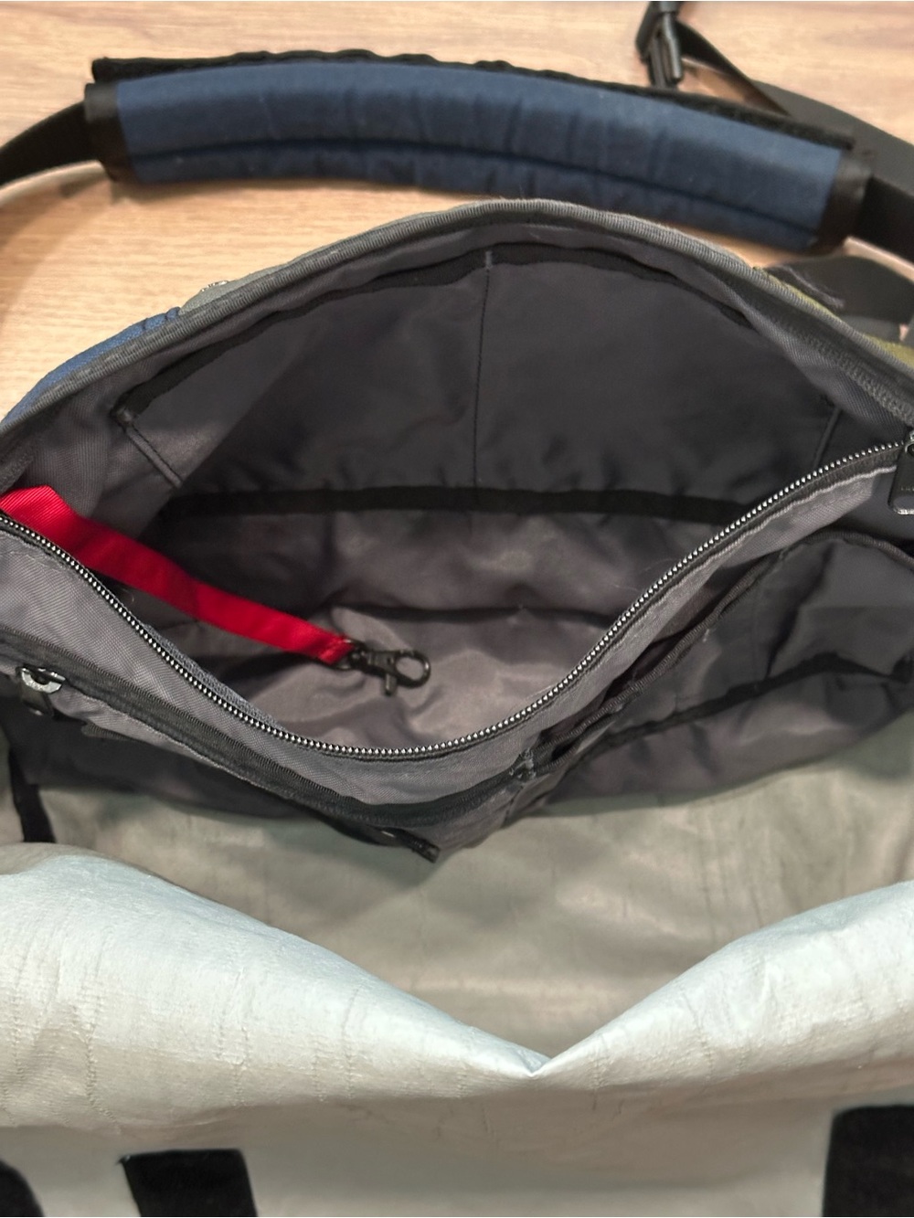 Timbuk2 Messenger Bag in Green/Gray/Blue Size Medium - Picture 9 of 11